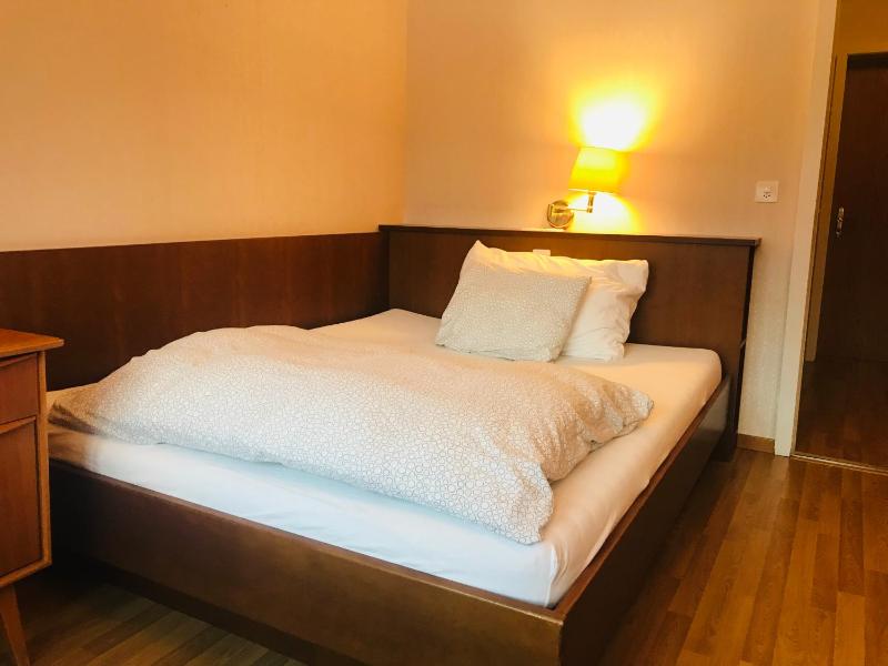 Small Double Room image 4
