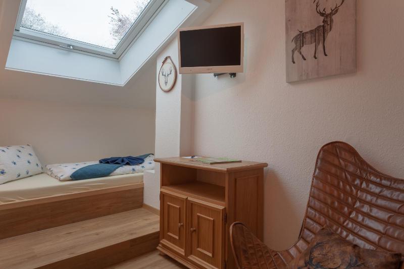 Small Single Room image 2