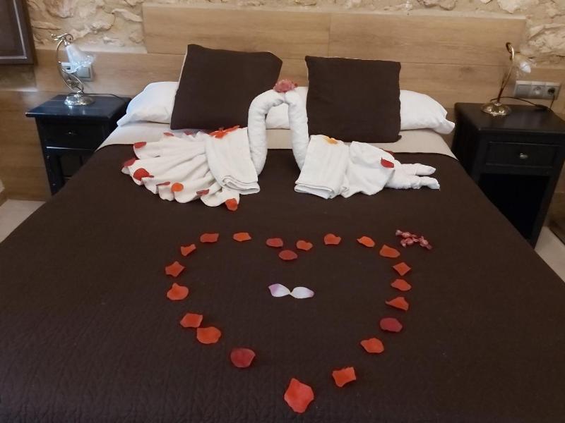 Deluxe Suite with Spa Bath image 4