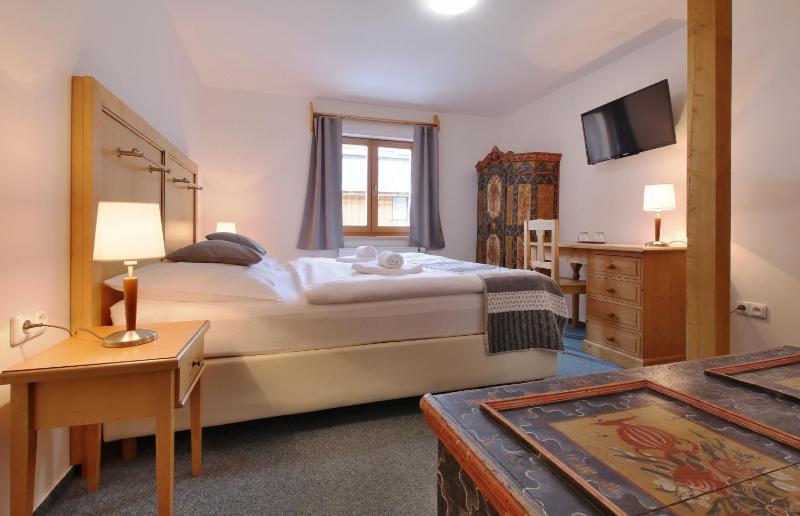 Double Room with Extra Bed image 3