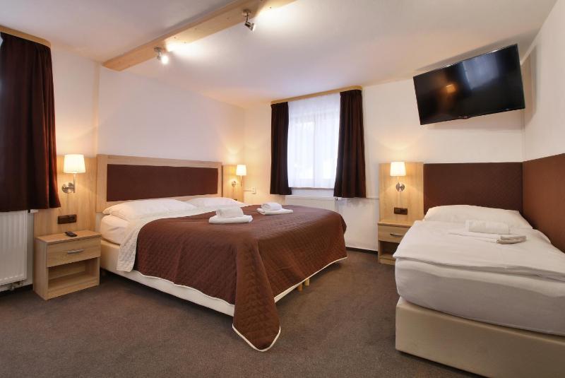 Quadruple Room with Extra Bed image 4