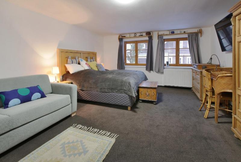 Studio Apartment image 1