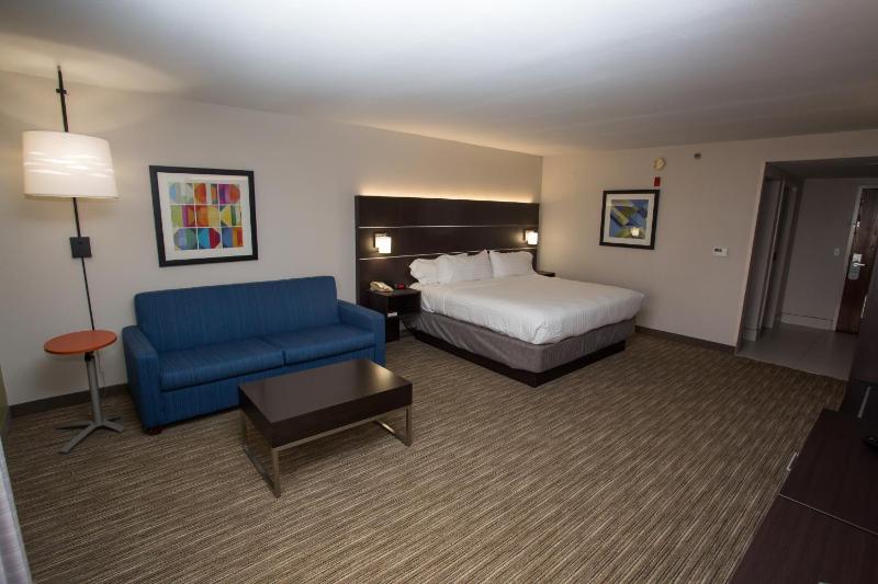 King Suite with Sofa Bed image 3