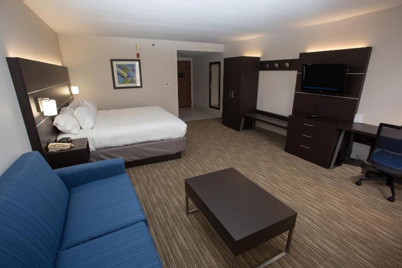 King Suite with Sofa Bed image 2