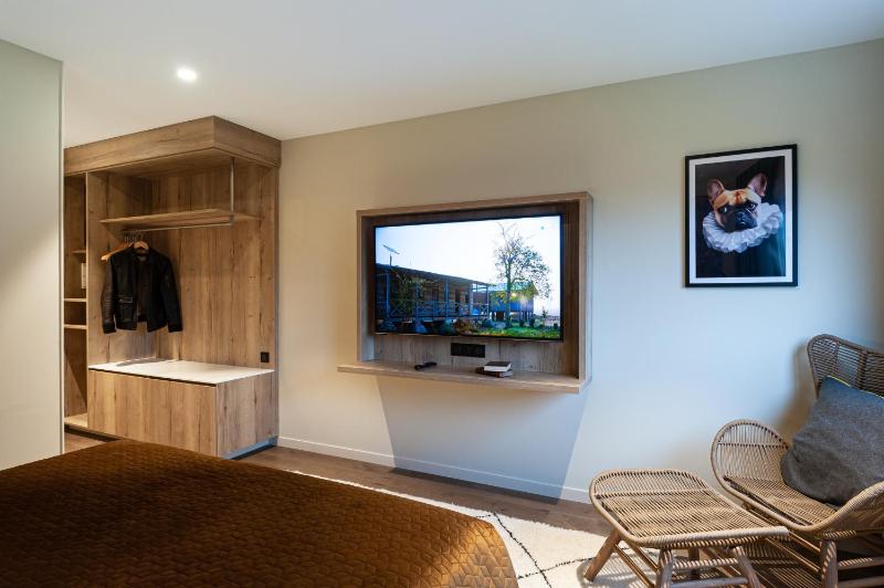 Classic Double or Twin Room image 4