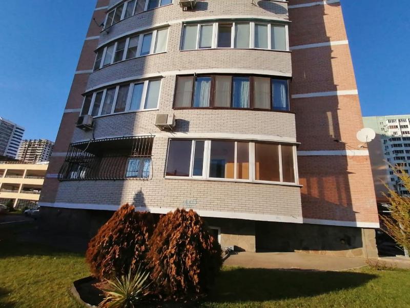 One-Bedroom Apartment image 1
