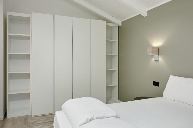 Three-Bedroom Penthouse Apartment with Terrace  image 4