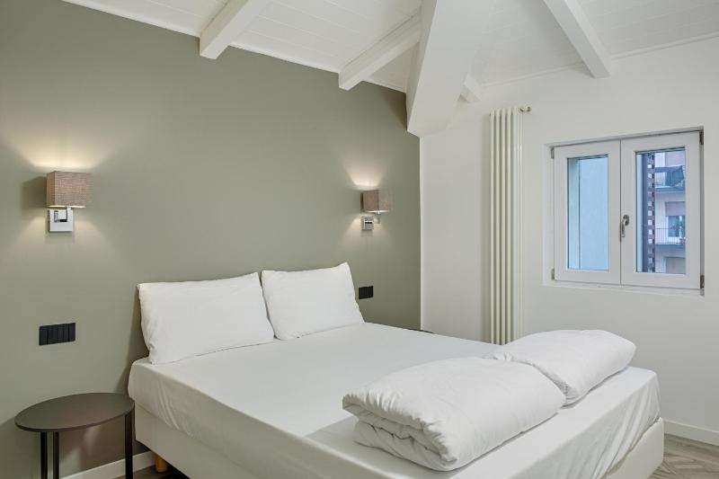 Three-Bedroom Penthouse Apartment with Terrace  image 3