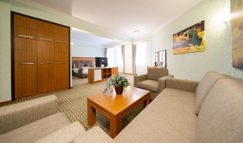 Junior Suite image 2