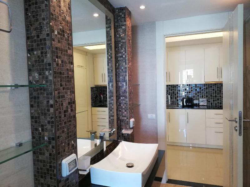 Cosy Beach View Apartments - image 9