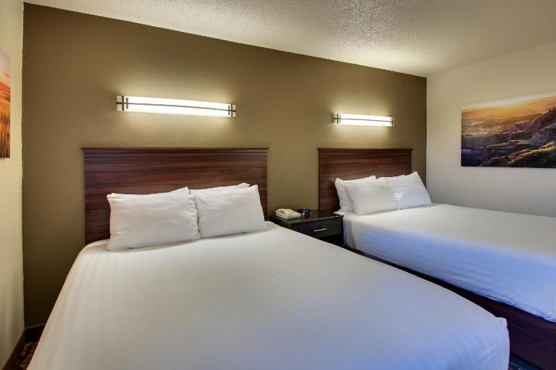 Deluxe Queen Room image 2