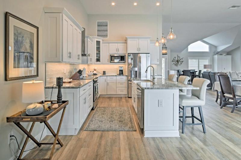 2 Mi to South Beach: Waterfront Home w/ Lanai! - image 3