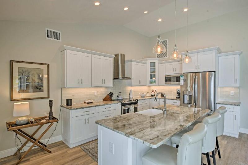 2 Mi to South Beach: Waterfront Home w/ Lanai! - image 16