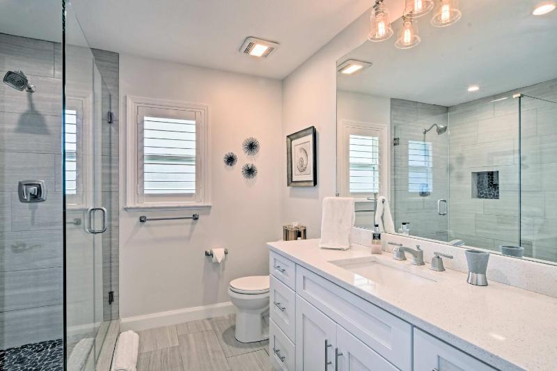 2 Mi to South Beach: Waterfront Home w/ Lanai! - image 7