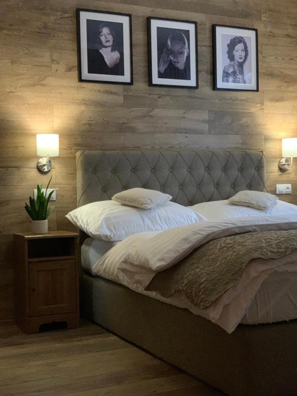 Double Room with Balcony image 3