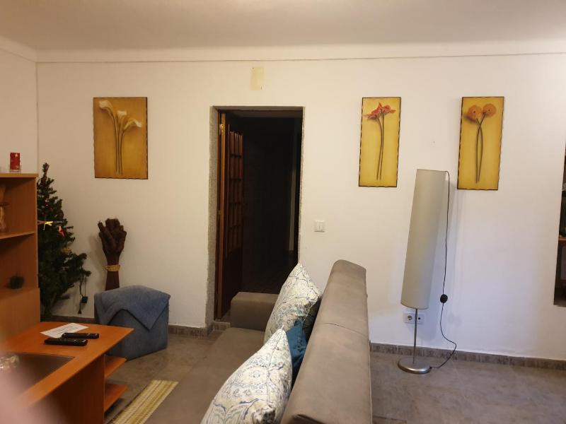 One-Bedroom Apartment image 2