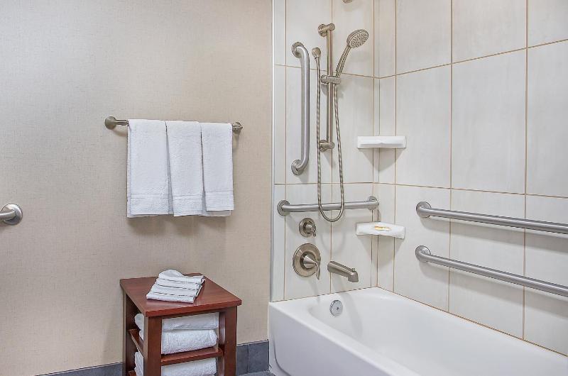 Standard King Room with Mobility Accessible Tub image 4