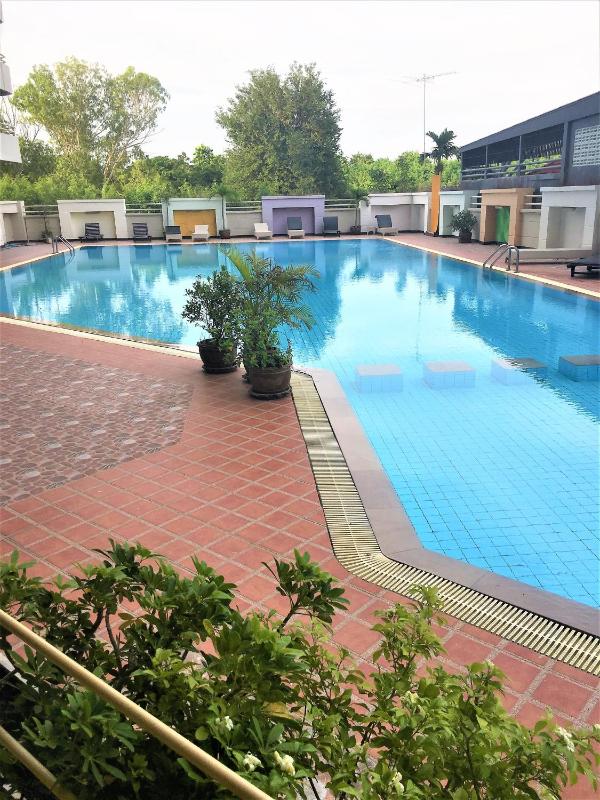 Swimming Pool View Spacious Studio 5 Min To Beach - image 3