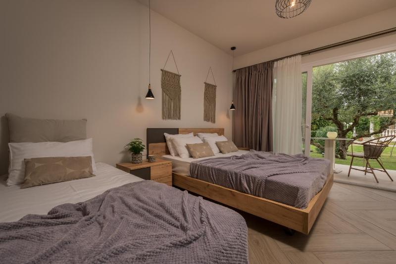 Standard Triple Room image 1