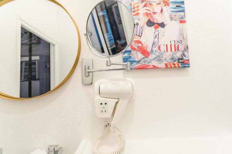 Two-Room Apartment image 3