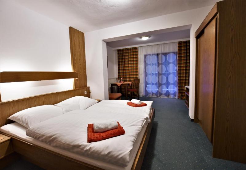 Large Double Room image 3