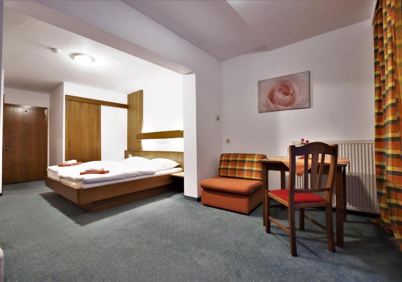 Large Double Room image 4