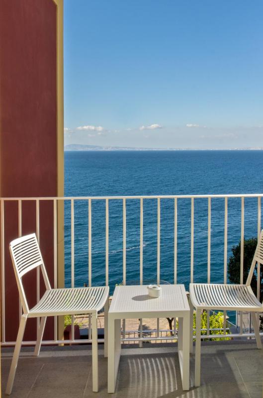 Junior Suite with Balcony Sea View image 4