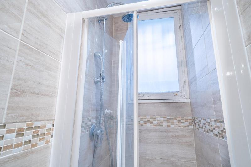 Standard Double Room with Shared Bathroom image 3