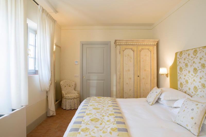 Deluxe Double Room image 4
