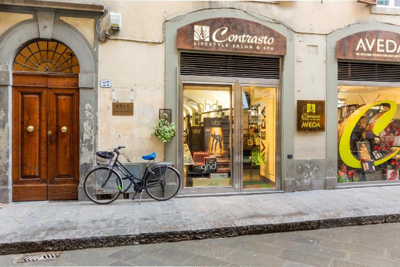 GuestHost - Florence City Center Flat Via Dei Neri - image 9