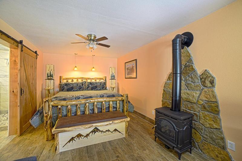 Deluxe Double Room image 3