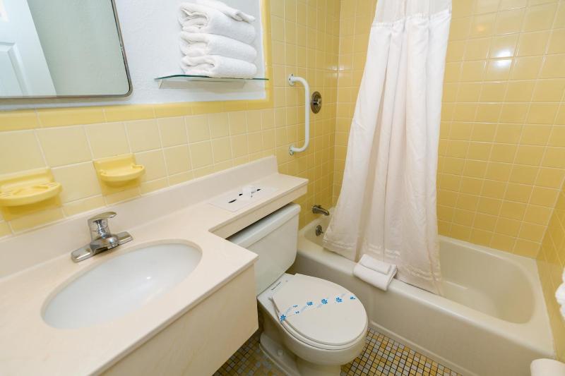 Double Room with Pool View image 1