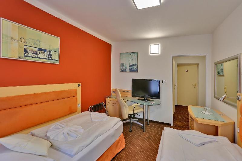 Superior Double or Twin Room image 3