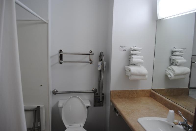 Double Room with Pool View image 3