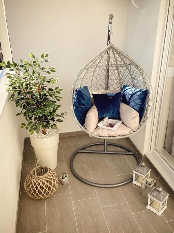 Tiffany Lux Apartment - image 9