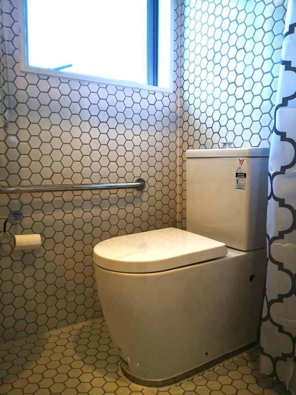 V Motel - image 4