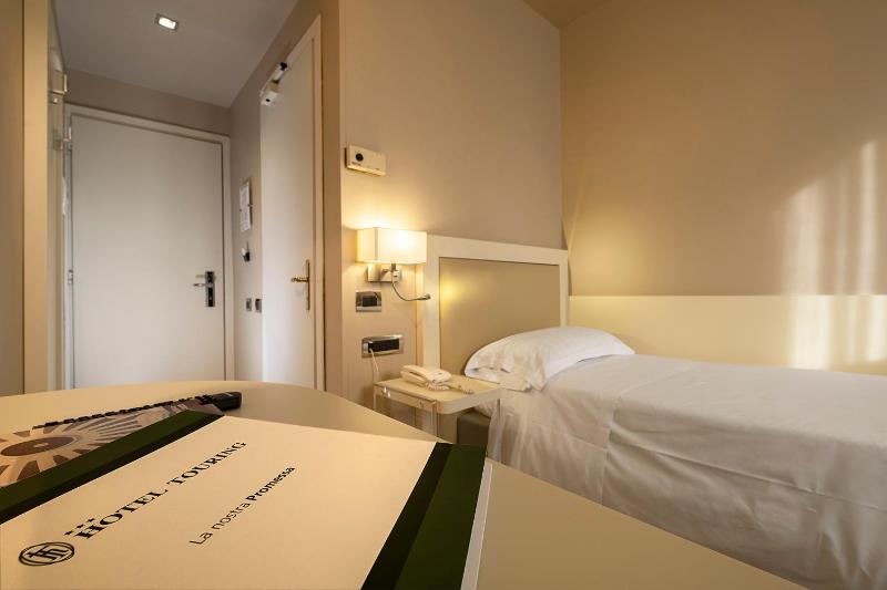Single Room image 3