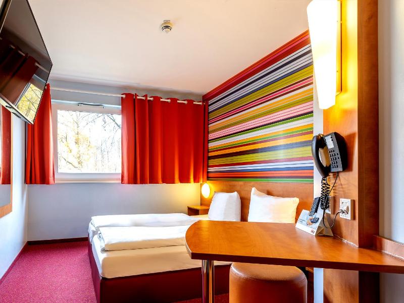 Double Room image 1