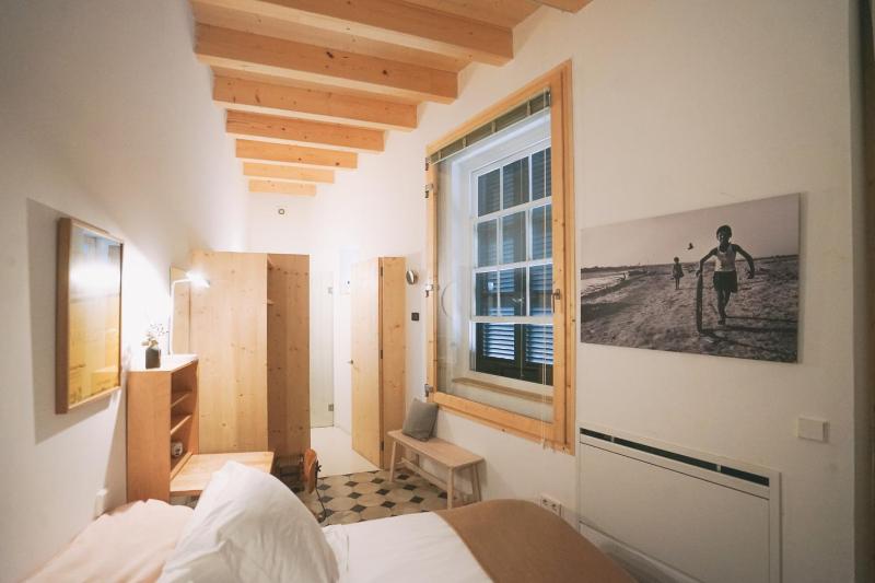 Small Double Room image 3