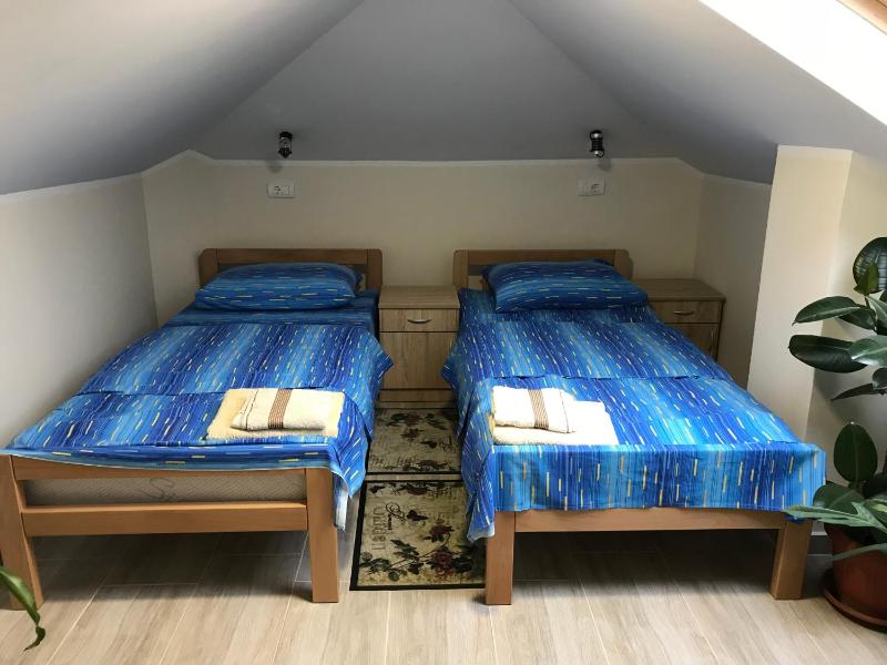 Classic Quadruple Room image 2