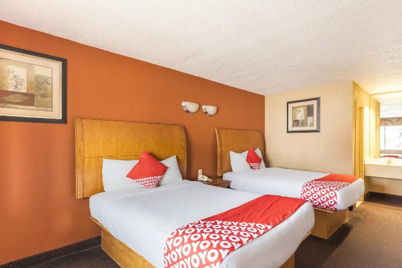 Queen Room with Two Queen Beds image 4