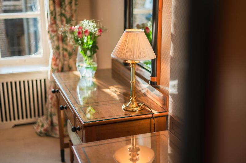 One-Bedroom Apartment image 2