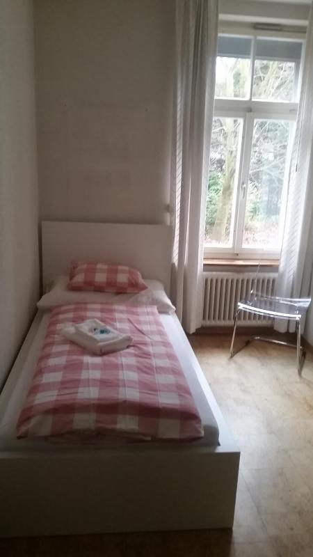 Single Room with Bathroom image 4