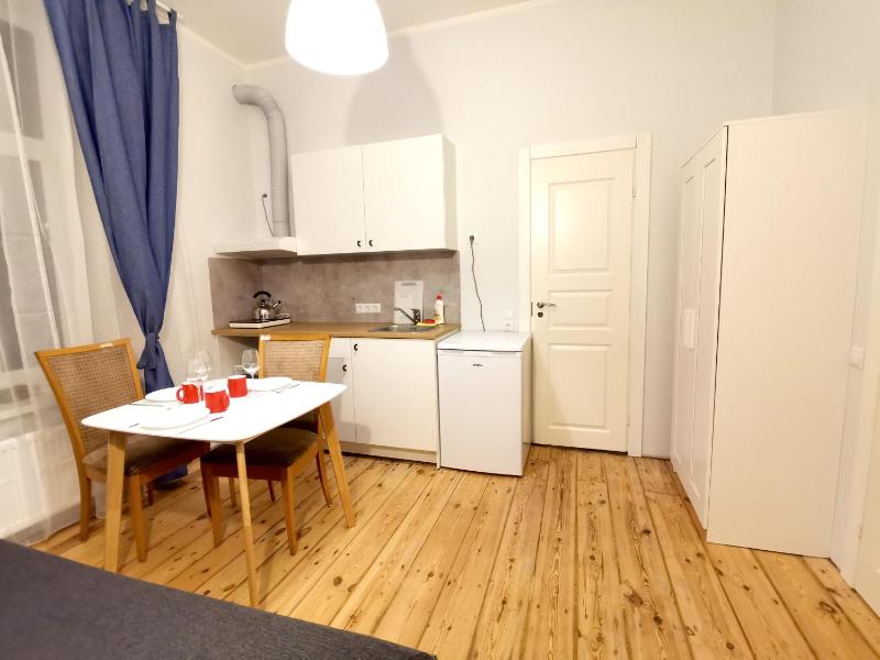 One-Bedroom Apartment image 2