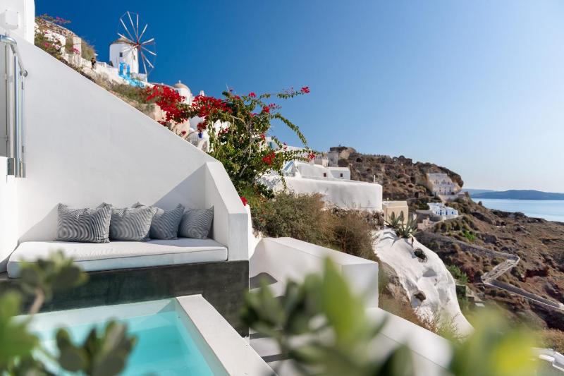 Cave Suite with Heated Plunge Pool and Caldera View image 2