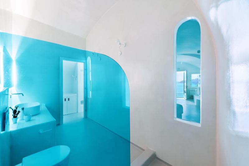 Cave Suite with Heated Plunge Pool and Caldera View image 3
