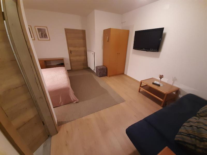 Economy Double or Twin Room - Basement image 3