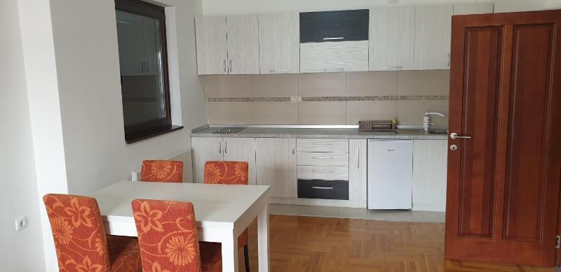 One-Bedroom Apartment image 3
