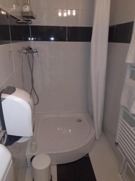 Triple Room with Balcony image 2