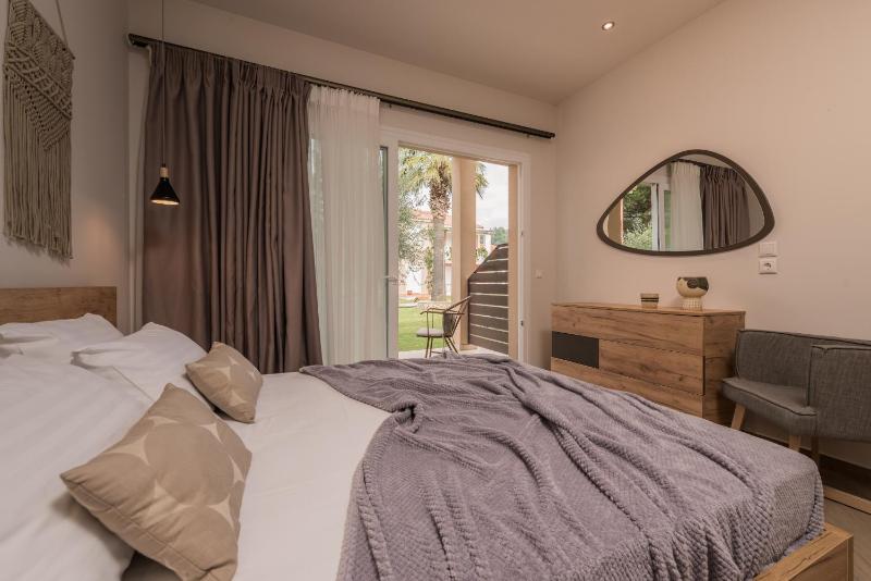 Standard Triple Room image 3